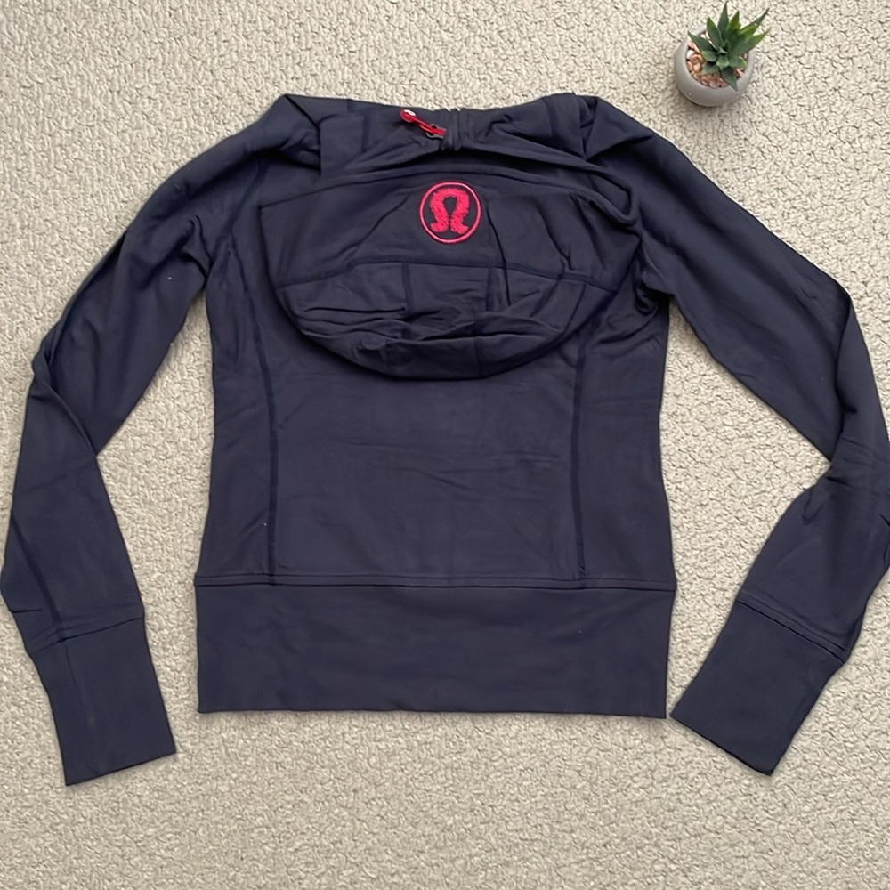 Lululemon rare remix hoodie Lux coal with pink logo 2